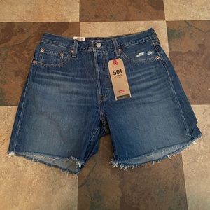 501 Levi’s Mid thigh shorts